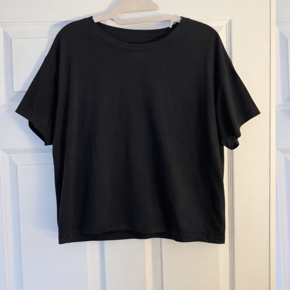 Lululemon Cates Tee in Black